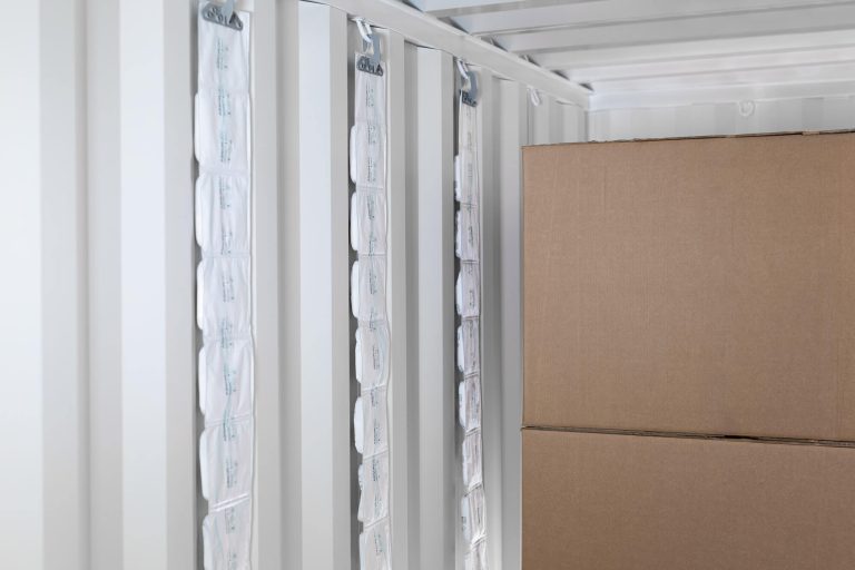 Túi hút ẩm AbsorGel treo trong container